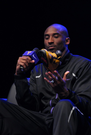 媒体人：亚泰其他工作人员好久没发薪了，坚持岗位是为爱发电（媒体人称亚泰多名工作人员长期未发薪，仍凭热爱坚守岗位）