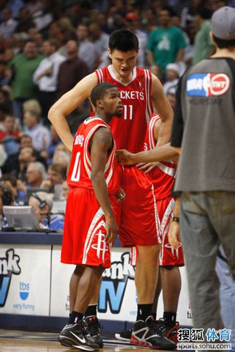 跟队记者：米兰将在周五和维尔图斯恩泰拉进行友谊赛（随队记者：米兰将于周五与维尔图斯恩泰拉进行热身赛）