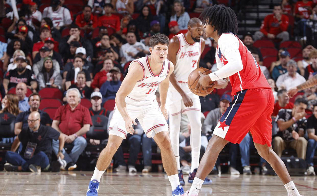 NBA精彩回放：湖人绝杀凯尔特人,（NBA高光时刻：湖人压哨击败凯尔特人）