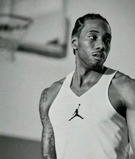 热刺主场迎战布伦特福德，渴望终结5轮不胜，提升士气，看好主场取胜。（热刺主场战布伦特福德，誓止五轮不胜提振士气，主胜可期）