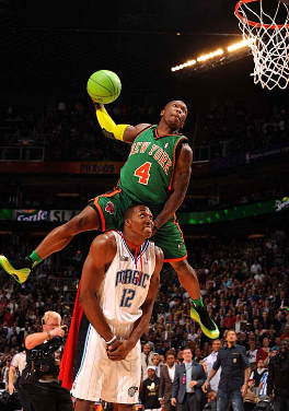 哈登本赛季三分造犯规次数高达27次，断层领先所有人（哈登本季三分造犯规达27次，遥遥领先全联盟）