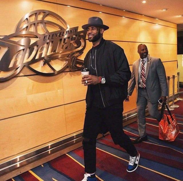 麦肯尼：我们都必须随时准备好配合斯帕莱蒂想要做的一切（麦肯尼：我们必须随时准备响应斯帕莱蒂的所有部署）