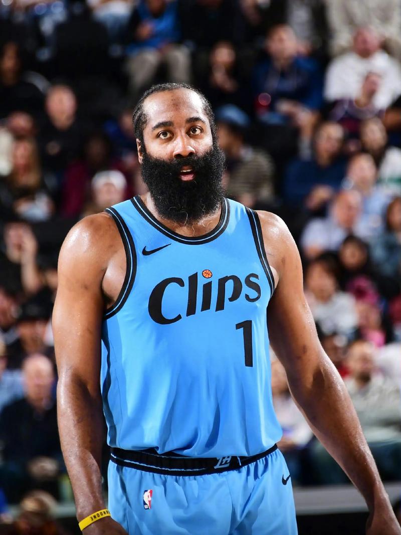 235球超越亨利，姆巴佩独占法国球员五大联赛历史射手榜第三（姆巴佩以235球反超亨利，升至法国球员五大联赛历史射手第3）