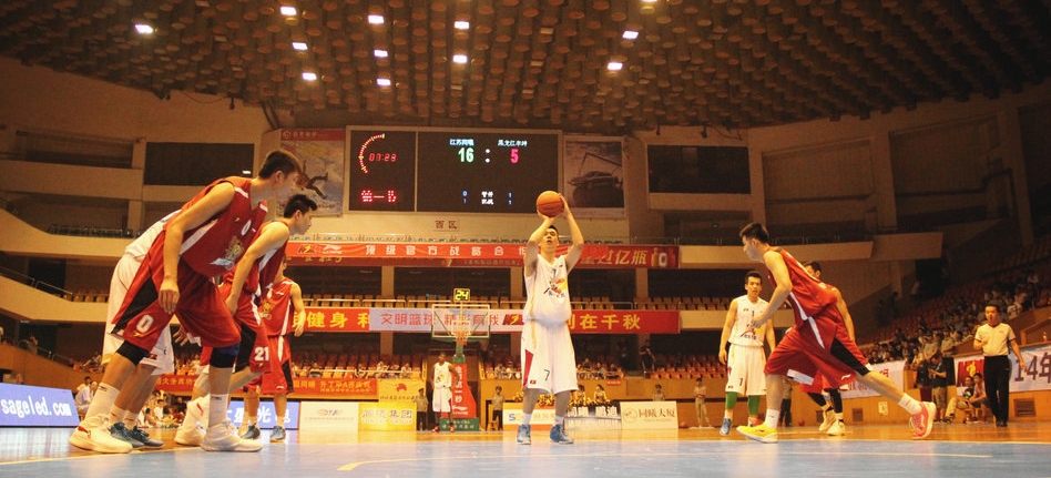 中国队在米兰冬奥会冰壶落选赛中以5-2战胜菲律宾队，取得三连胜，成为唯一全胜队伍。（米兰冬奥冰壶落选赛：中国队5比2胜菲律宾，豪取三连胜成唯一全胜队）